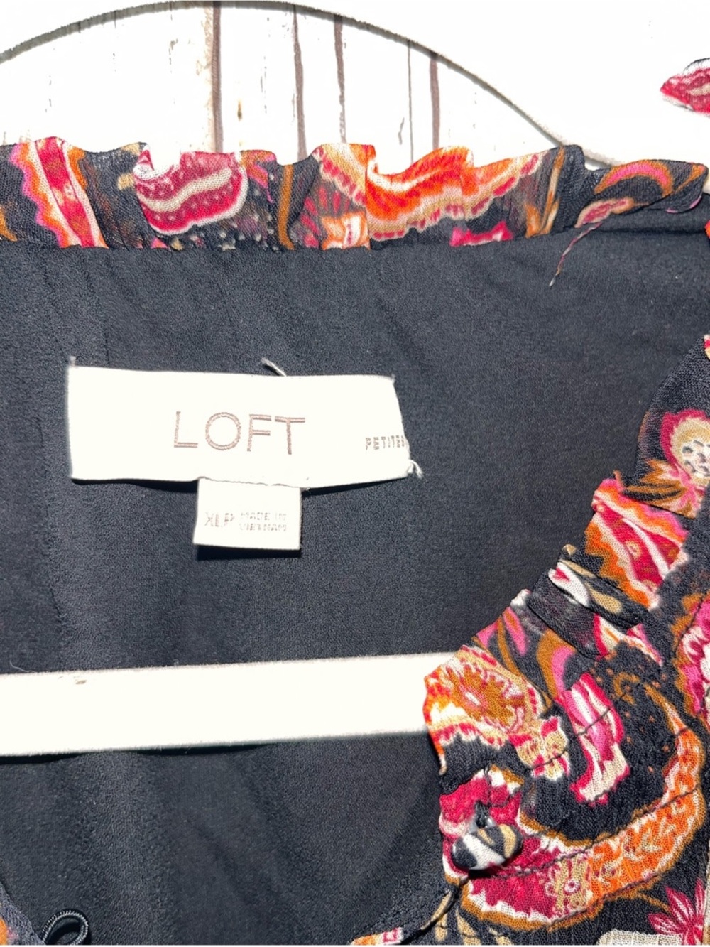 LOFT Petite Paisley Floral Ruffle Blouse Black Orange Pink XLP - Picture 6 of 6
